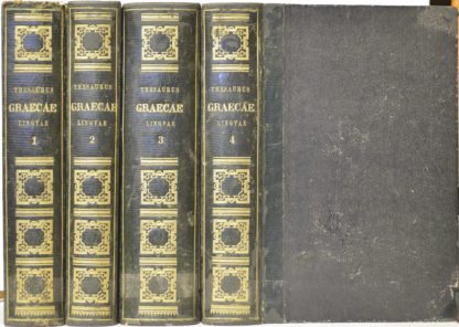 ESTIENNE, Thesaurus graecae linguae, ab Henrico Stephanus constructus. In quo praeter alia plurima quae primus praestitit, (paternae in thesauro latino diligentiae aemulus) vocabula in certas classes distribuit, multiplici derivatorum serie ad primigenia, tam quam ad radices unde pullulant, revocata. 1572