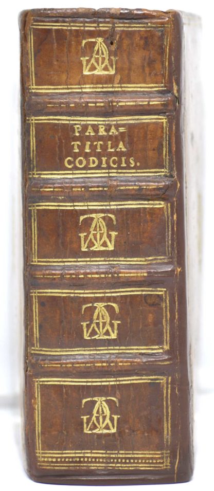 ARMES DE THOU / CUJAS, Paratitla in libros IX codicis Justiniani repetitae praelectionis. Opus Jac. Cujacii.  Ad nobilissimum longeque omnium jurisperitorum praestantissimum D. Paulum de Foix consiliarium sanctioris intimique confessus christianissimi regis. 1619 – Image 2