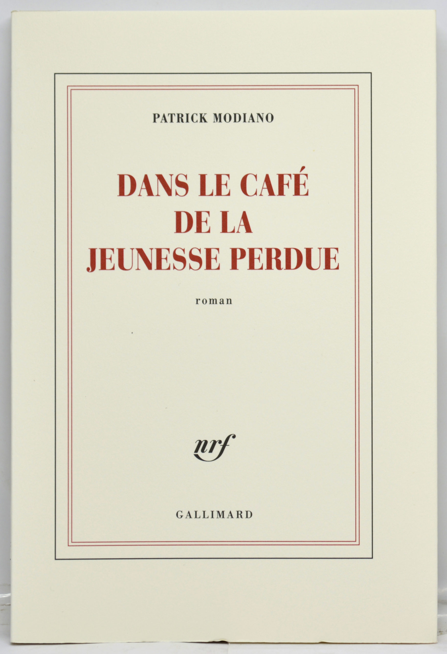 MODIANO, Dans le café de la jeunesse perdue, 2007